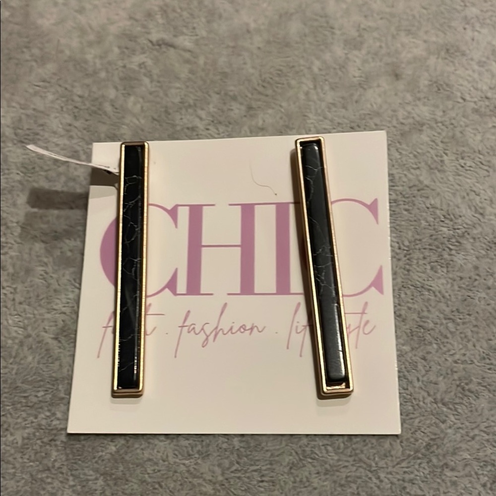 Chic Black and gold bar earrings